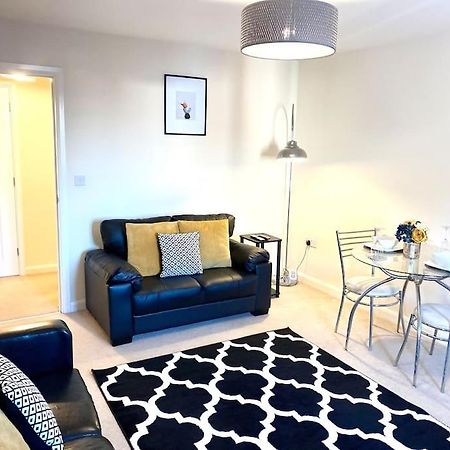 Amazing 2-Bed City Centre Apt With Parking 考文垂 外观 照片