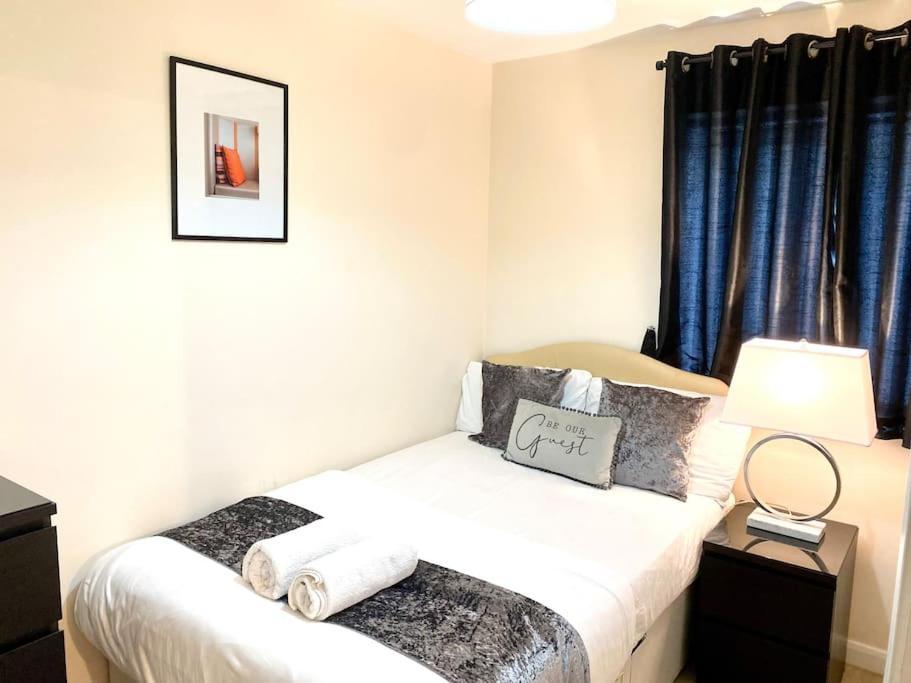 Amazing 2-Bed City Centre Apt With Parking 考文垂 外观 照片