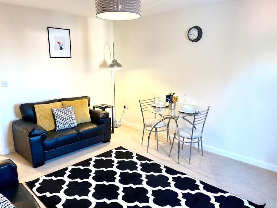 Amazing 2-Bed City Centre Apt With Parking 考文垂 外观 照片
