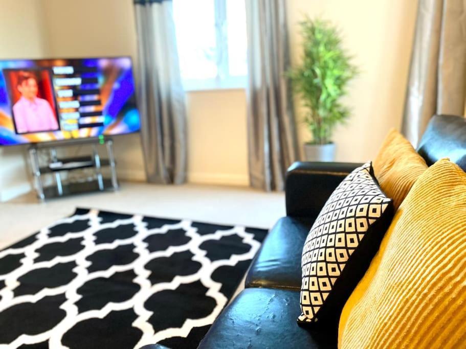 Amazing 2-Bed City Centre Apt With Parking 考文垂 外观 照片