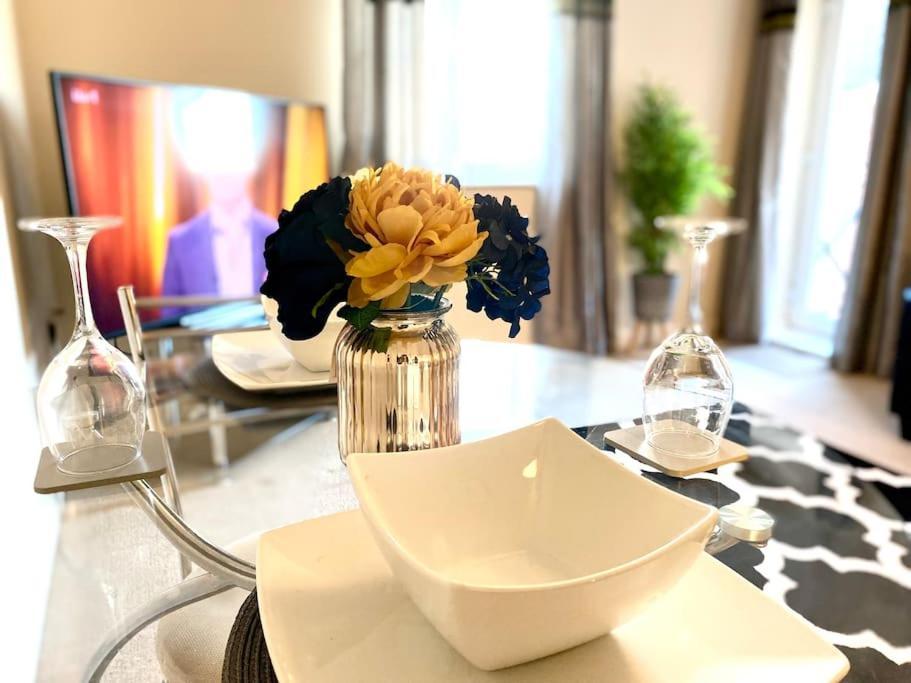 Amazing 2-Bed City Centre Apt With Parking 考文垂 外观 照片