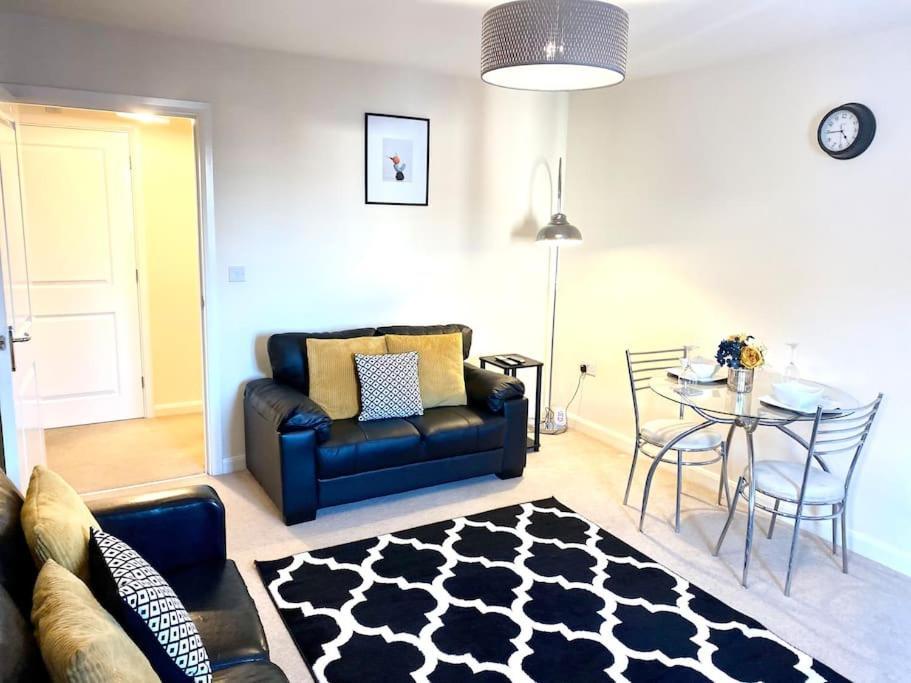 Amazing 2-Bed City Centre Apt With Parking 考文垂 外观 照片