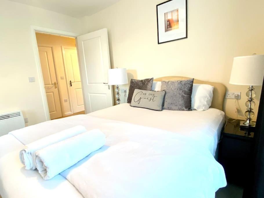 Amazing 2-Bed City Centre Apt With Parking 考文垂 外观 照片