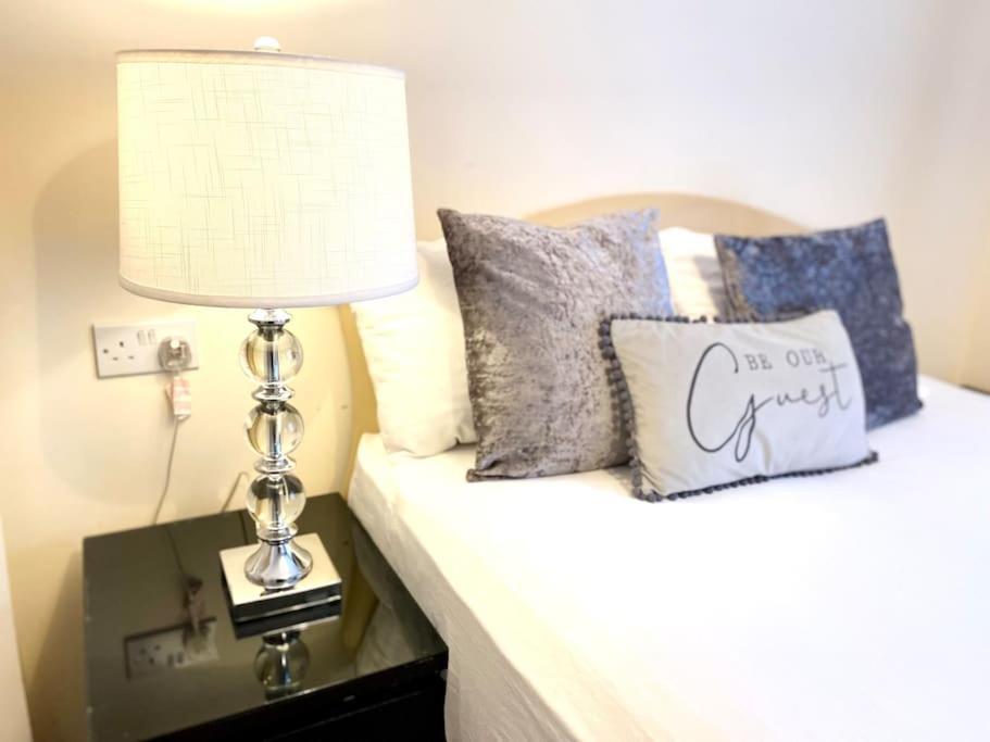 Amazing 2-Bed City Centre Apt With Parking 考文垂 外观 照片